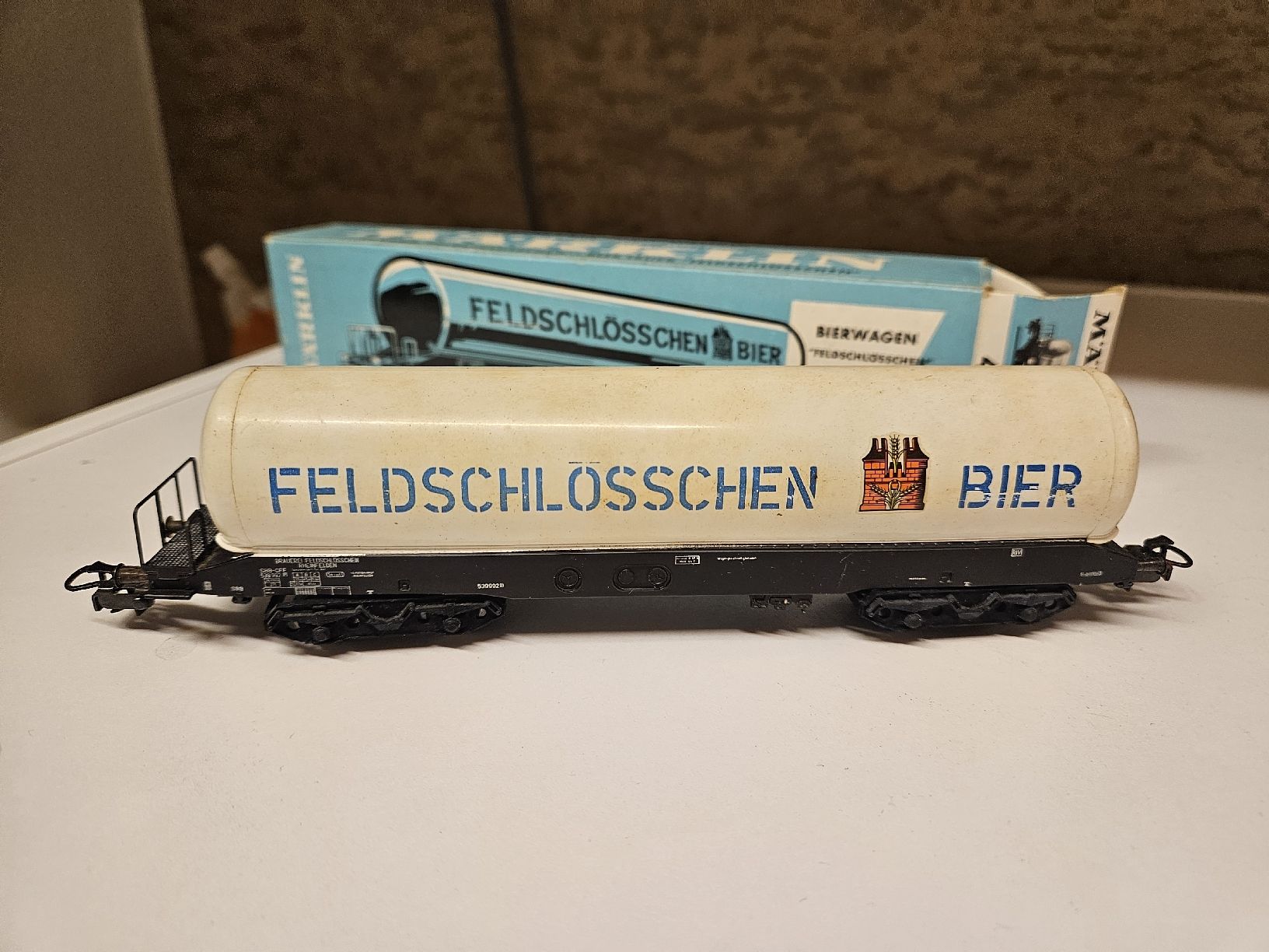 Märklin Modellini di ferrovie: Märklin Bierwagen Feldschlösschen Bier 4632 – Usato da Salenstein venduto da JasminB1993 1