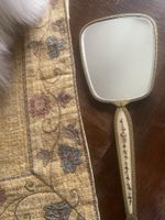 Antiker Kristall Handspiegel mit Gobelien Stickerei, Vintage