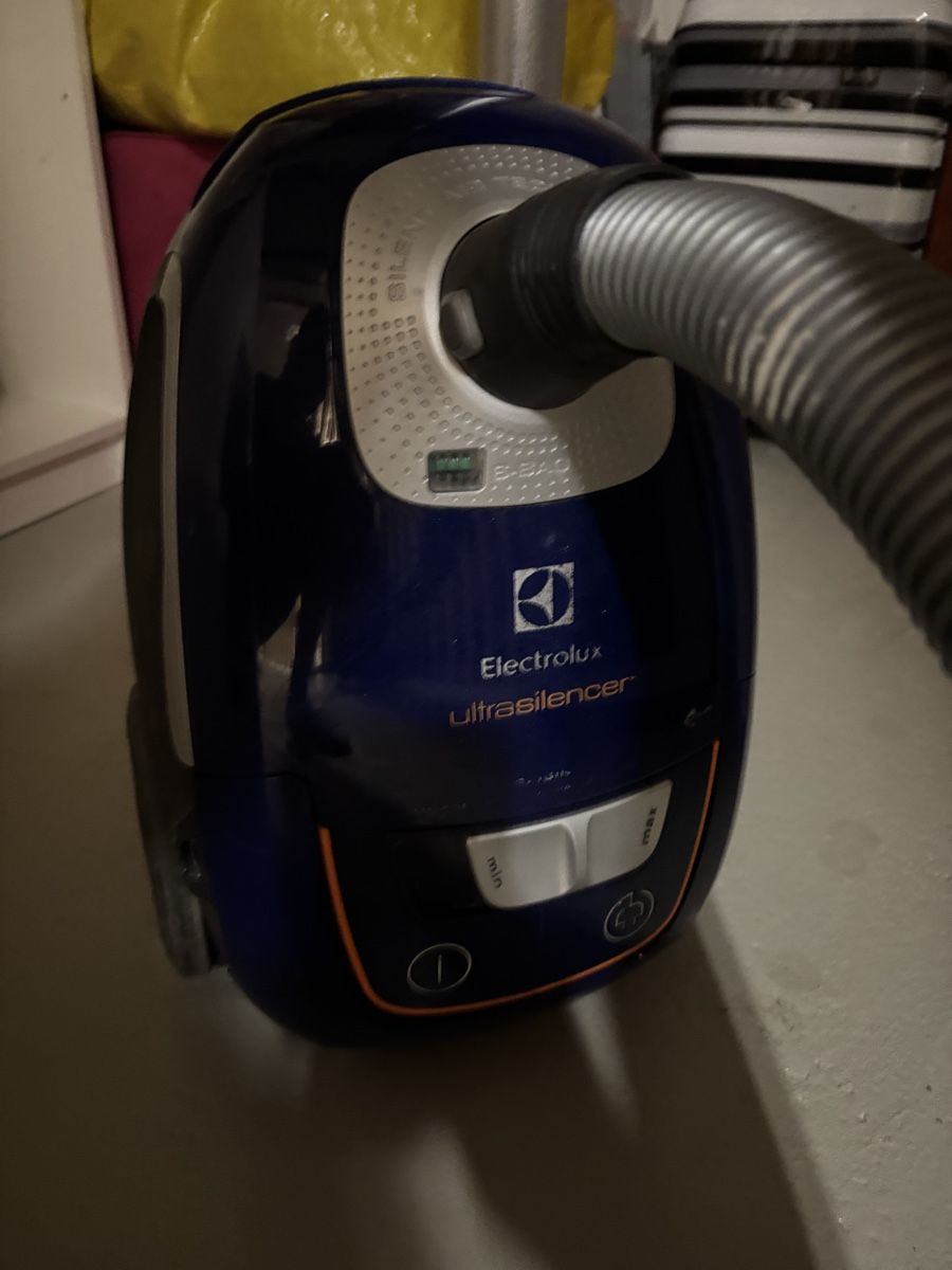 Electrolux Aspirapolveri & Accessori: Electrolux Ultrasilence Staubsauger – Usato da Bern venduto da LOVELIESCRYING 3