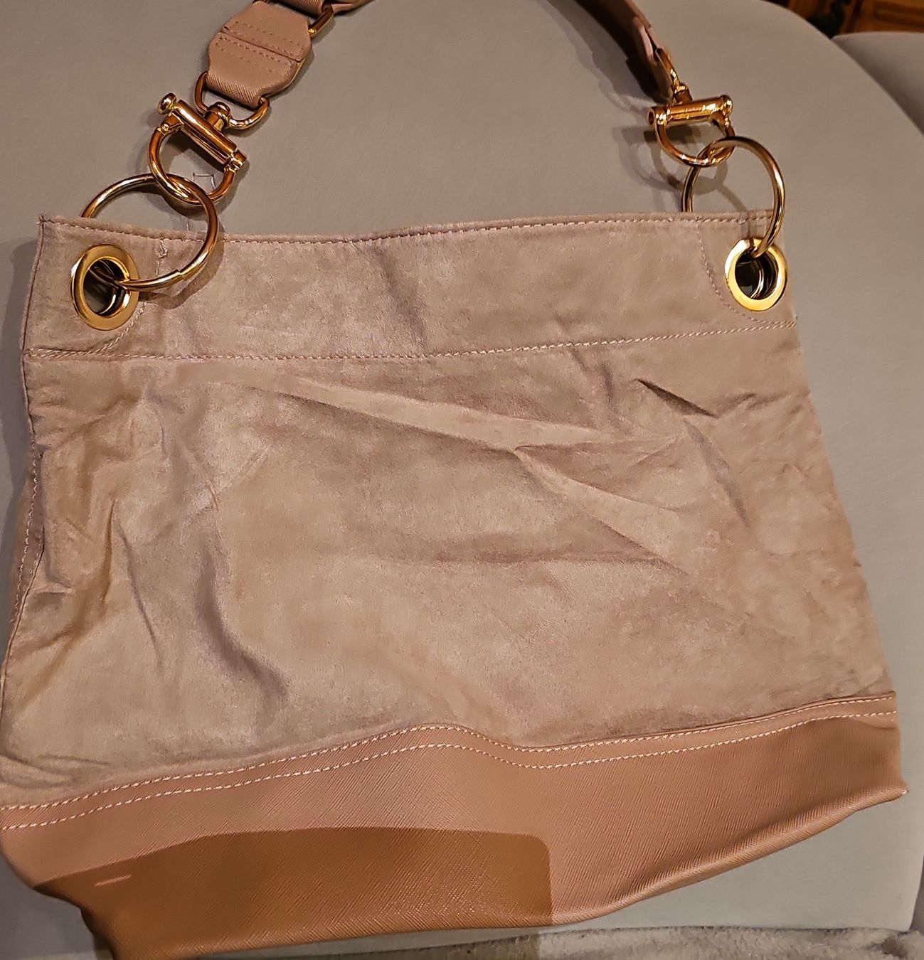Taschen für Damen: Schicke  Schultertasche Wildleder/Leder? – Gebraucht aus Ferden von jemyce