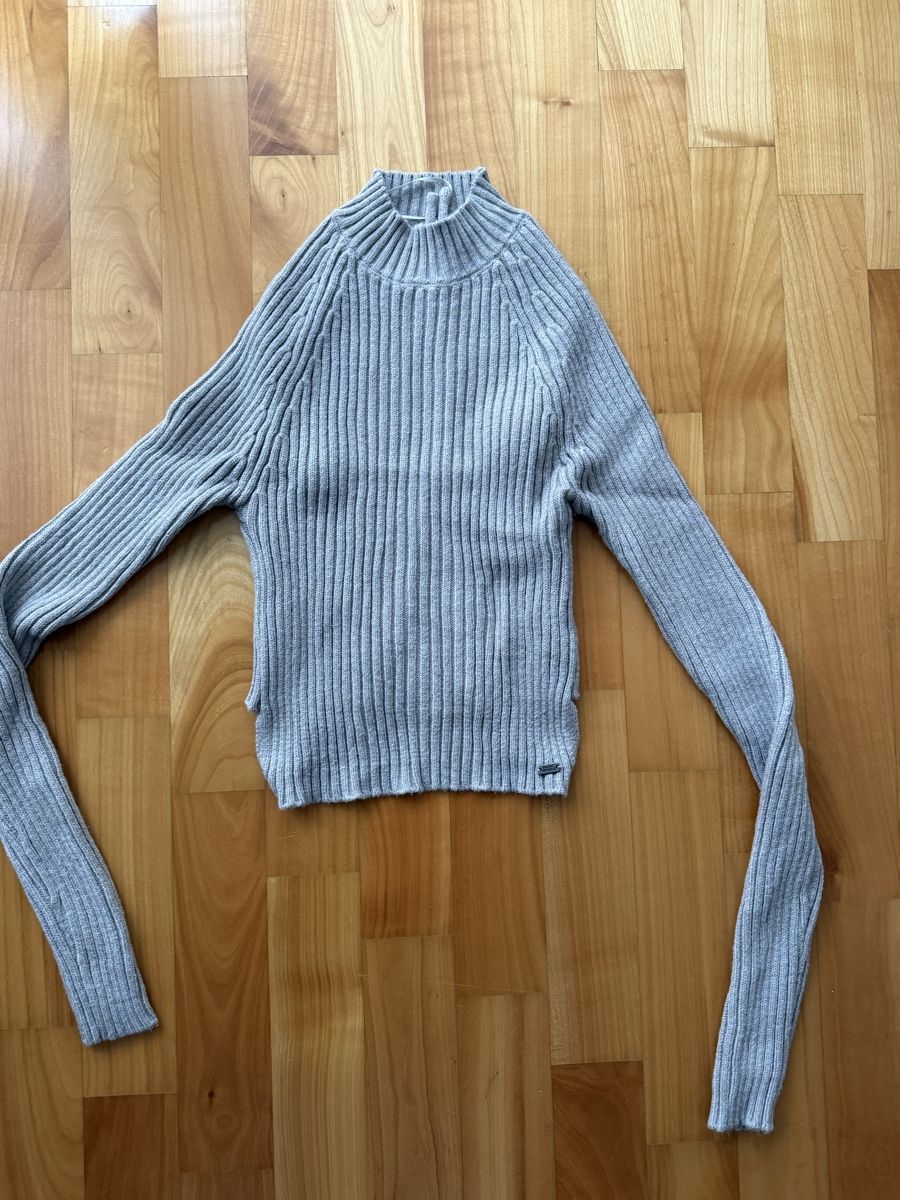Pull&Bear Maglioni & Felpe: Grauer Cropped Strickpullover von Pull&Bear, Grösse S – Nuovo (secondo la descrizione) da Lachen SZ venduto da ali_5xw5