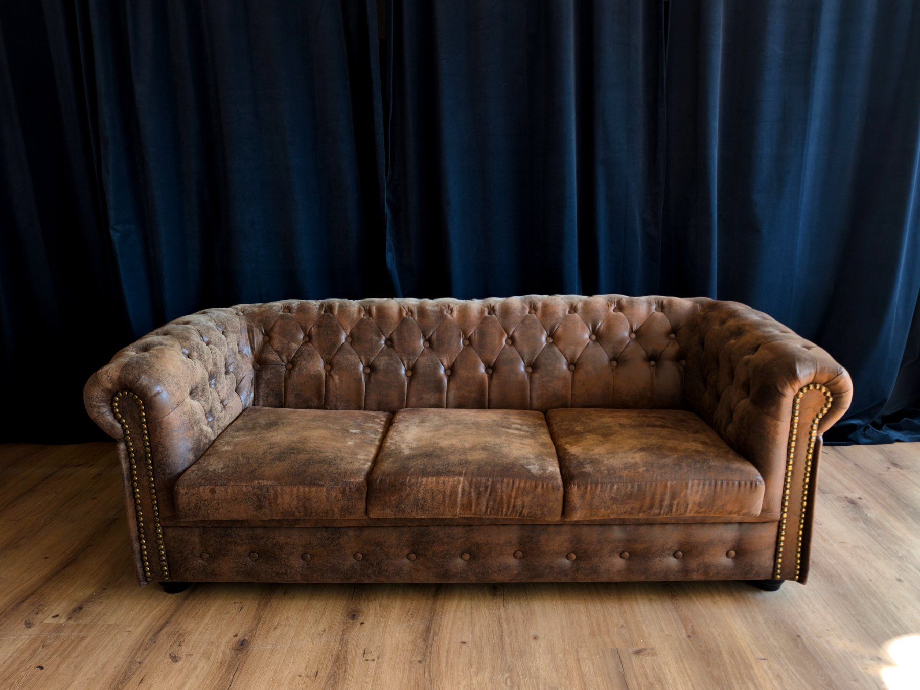 Sofas: Chesterfield Sofa, 3 Sitzer, Vintage Leder, Top Zustand – Gebraucht aus St. Gallen von  1