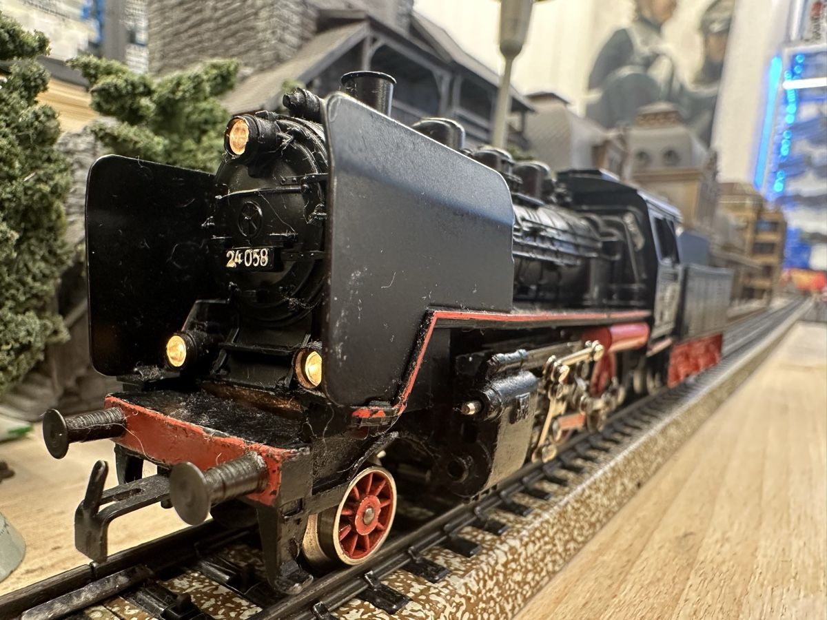Märklin Modellini di ferrovie: Märklin 3003 DB BR 24 mfx digital – Usato da Lupsingen venduto da New-Haven