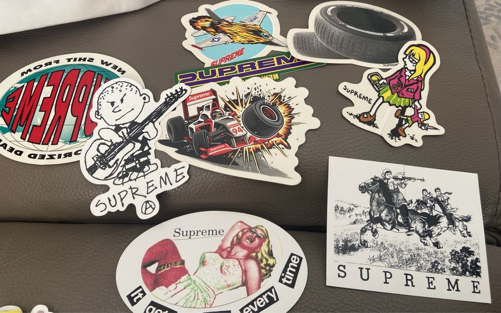 Sticker supreme (Neu und originalverpackt) in Lavigny für CHF 10 – mit ...