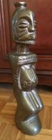 Sculpture statuette en bronze. Congo, ethnie Téké. Signée LM
