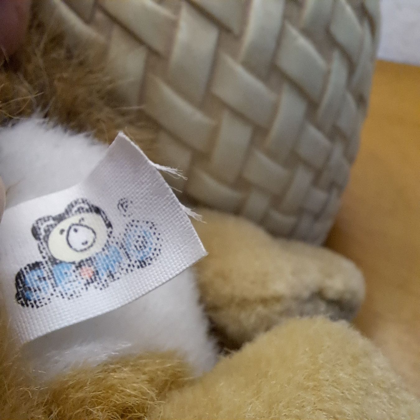 Spielzeuge: Eichhörnchen mit Nuss aus Plüsch – Gebraucht aus Grüningen von Tappio 3