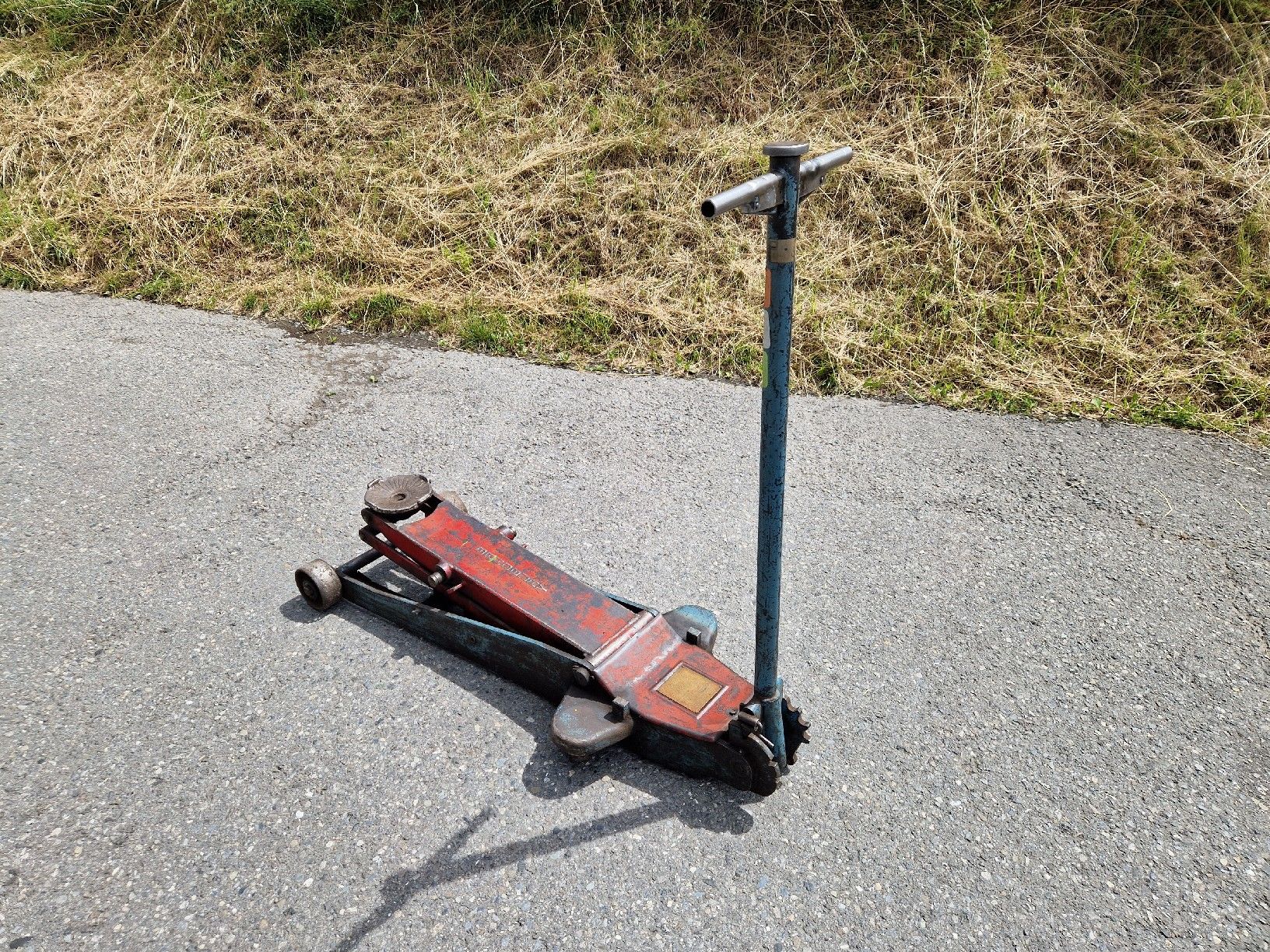 Piattaforme elevatrici & Crick: Wagenheber 2.5t – Usato da Herbligen venduto da and_q5hr