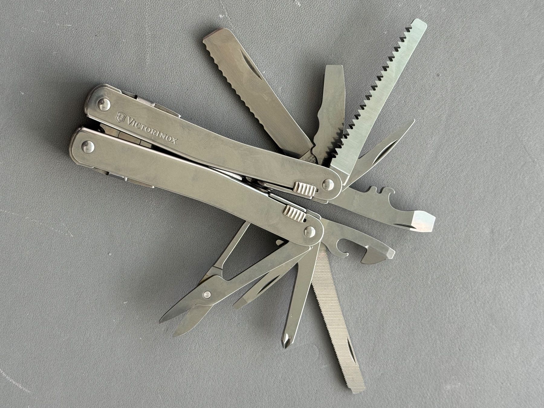 Victorinox Couteaux de poche: Victorinox Swisstool + Trailmaster Neu – Neuf (Voir description) à Busswil TG par Tmomo1 5