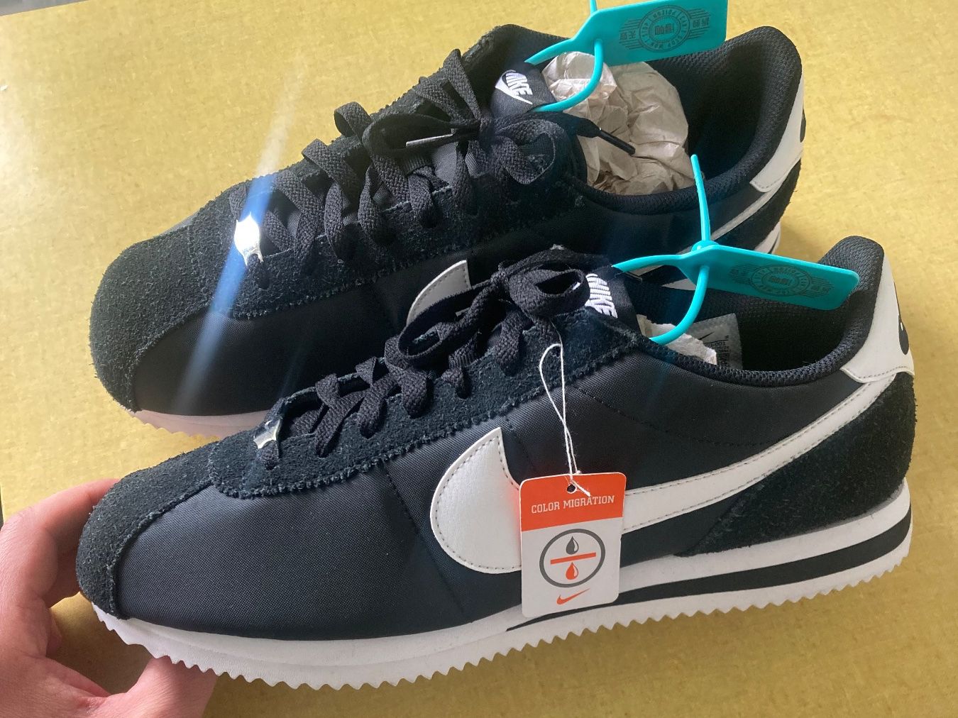 Nike Scarpe da uomo: Nike Cortez Basic Premium, Schwarz/Weiss, Neu, Grösse 45 – Nuovo e nell'imballaggio originale da Zürich venduto da Brauer 1
