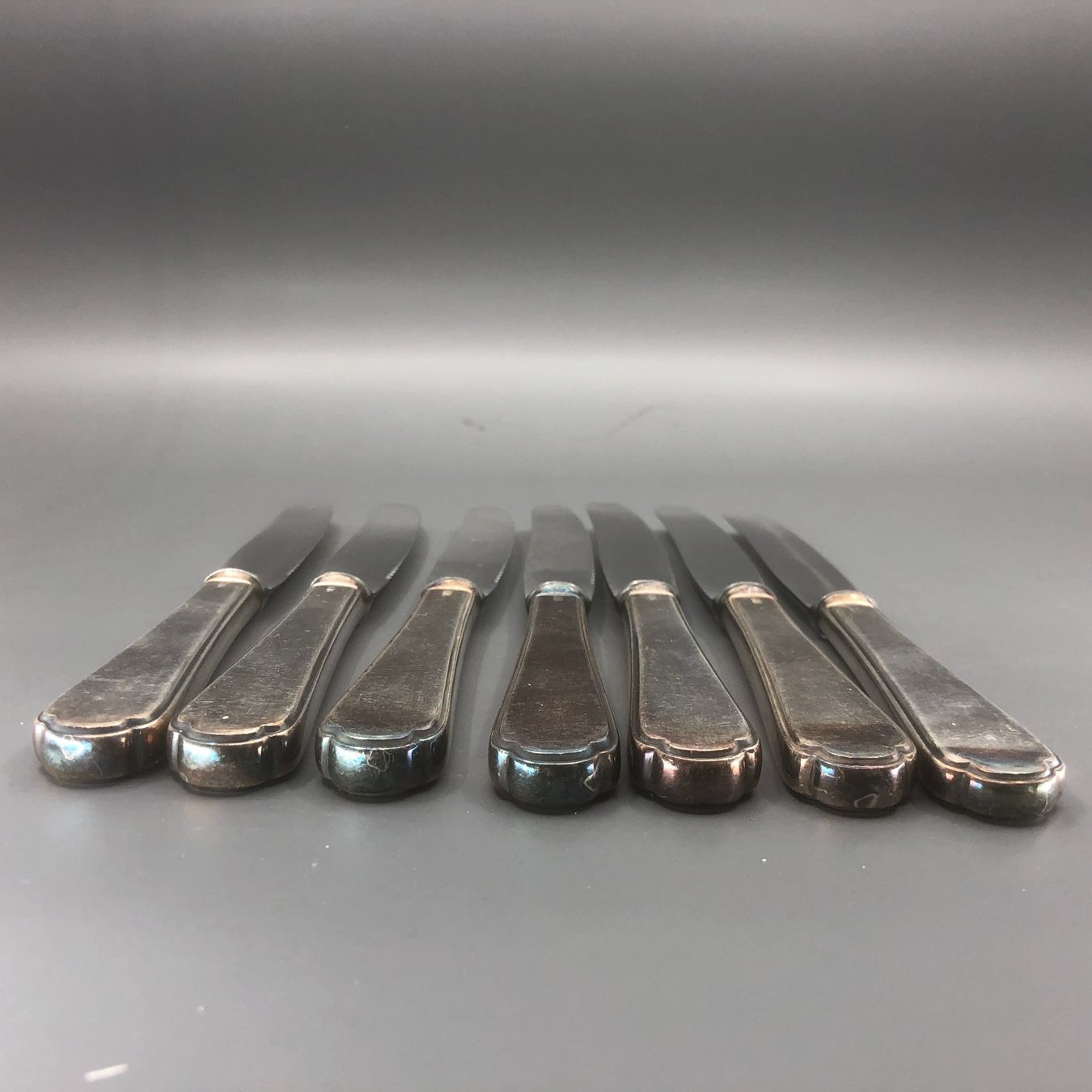 Coltelli: 7 Messer versilbert Bruckmann Steakmesser – Usato da Basel venduto da Tiabeanie 7