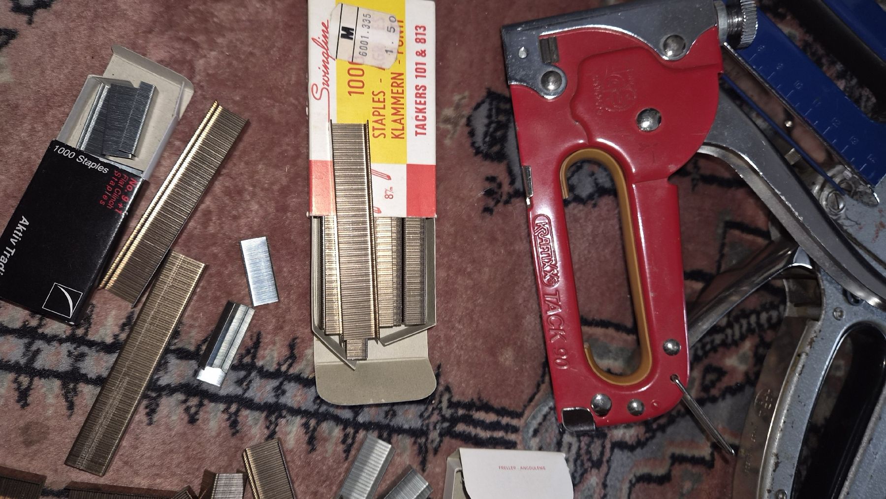 Tutti gli attrezzi: Tacker Set Handtacker diverse Klammern gebraucht – Usato da Kölliken venduto da MissesBossTop1 6