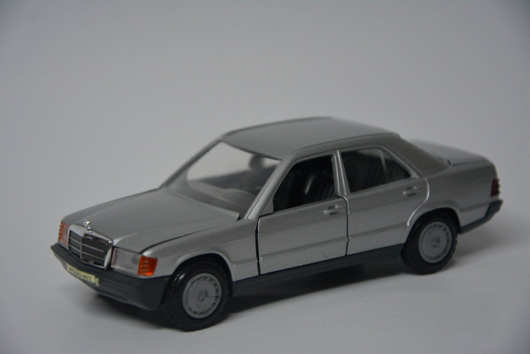 Mercedes-Benz Modellautos: Mercedes-Benz 190E W201 , Cursor  Modell , 1:35 – Neu und originalverpackt aus Goldach von Feivel9 1