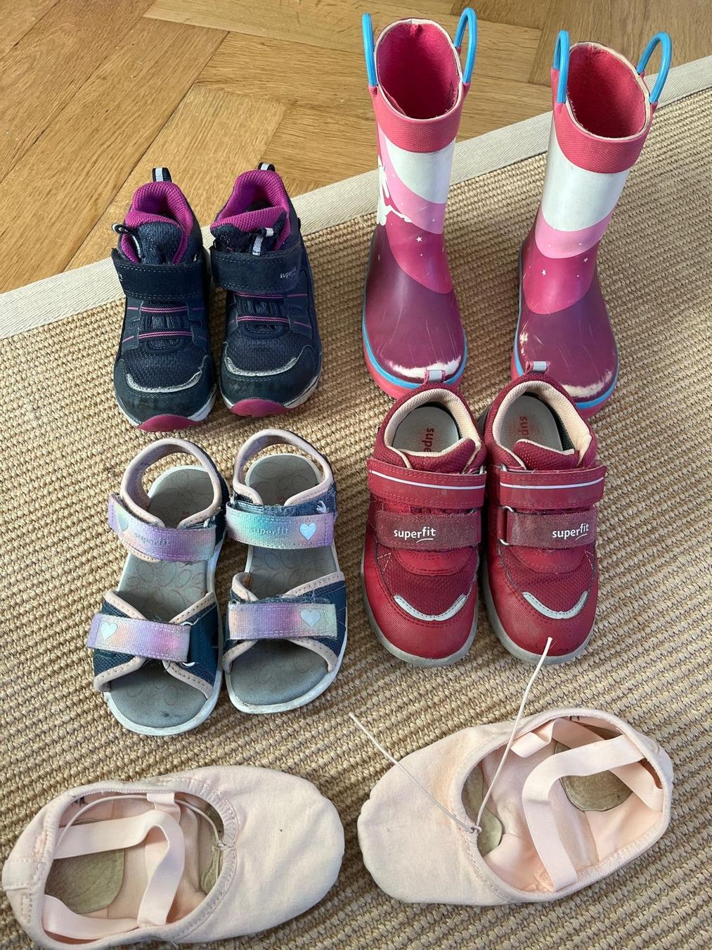 Scarpe per ragazze: Schuhpaket Mädchen Gr. 27 – Usato da Luzern venduto da Kohlsuppe