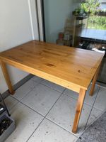 Dining Table & 4 Chairs Gratis