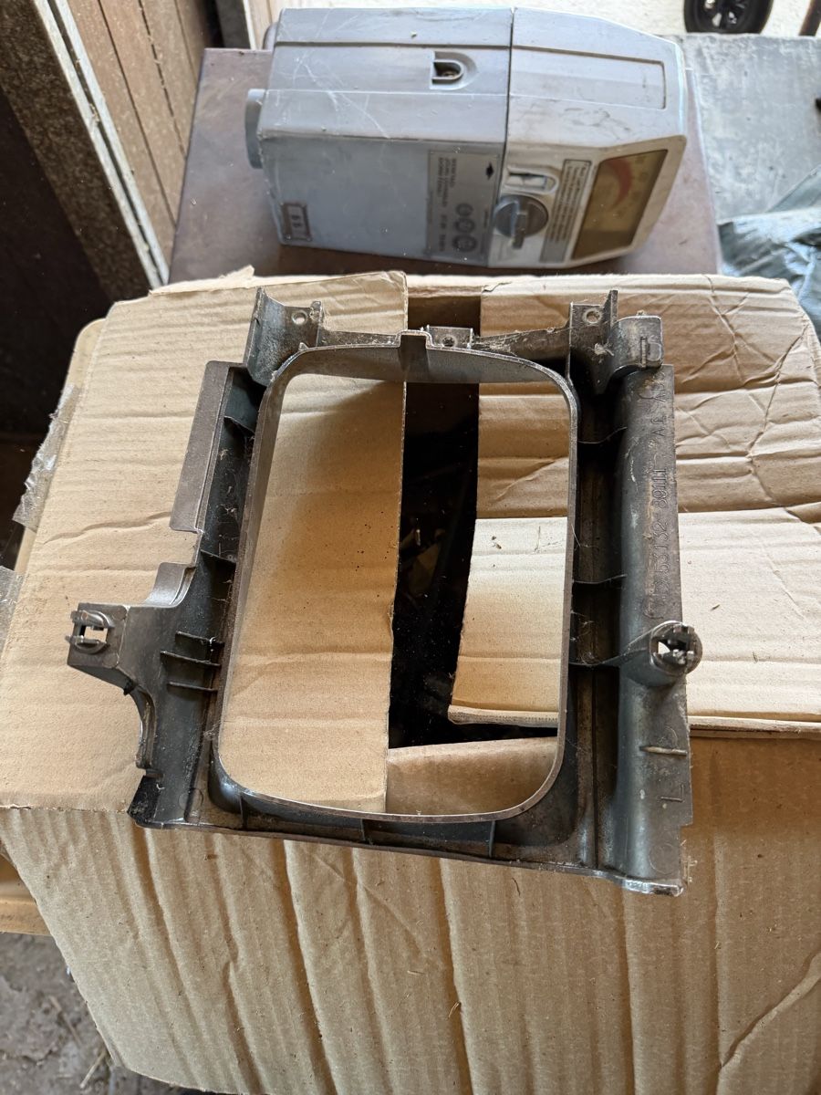Toyota Alle Autoersatzteile: Front Grill Toyota 4 Runner – Gebraucht aus Halten von vwg_ml9y 4