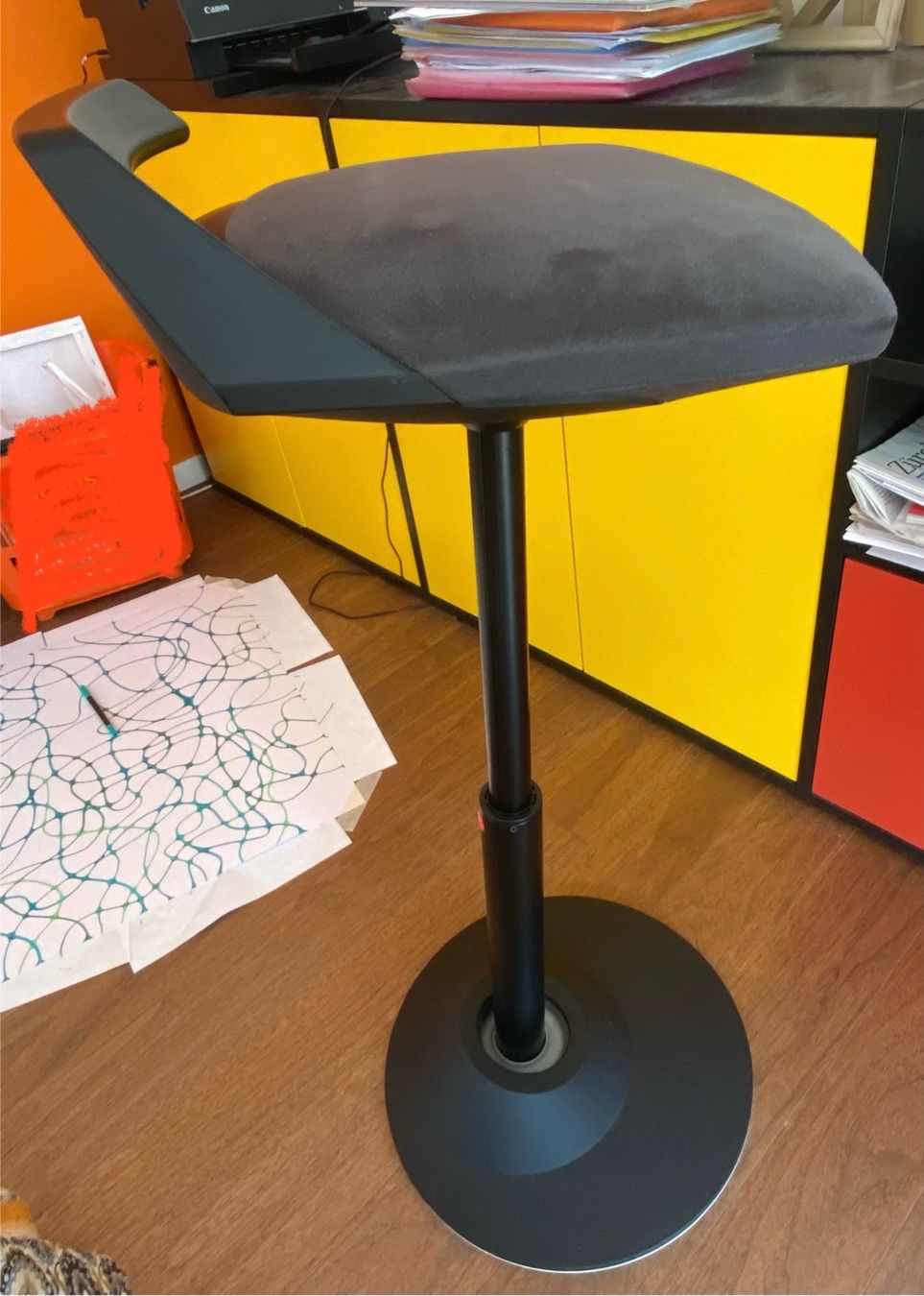 Sgabelli: Stehhocker | ergonomisch | Muvman – Usato da Rämismühle venduto da Goodnightgoa 1