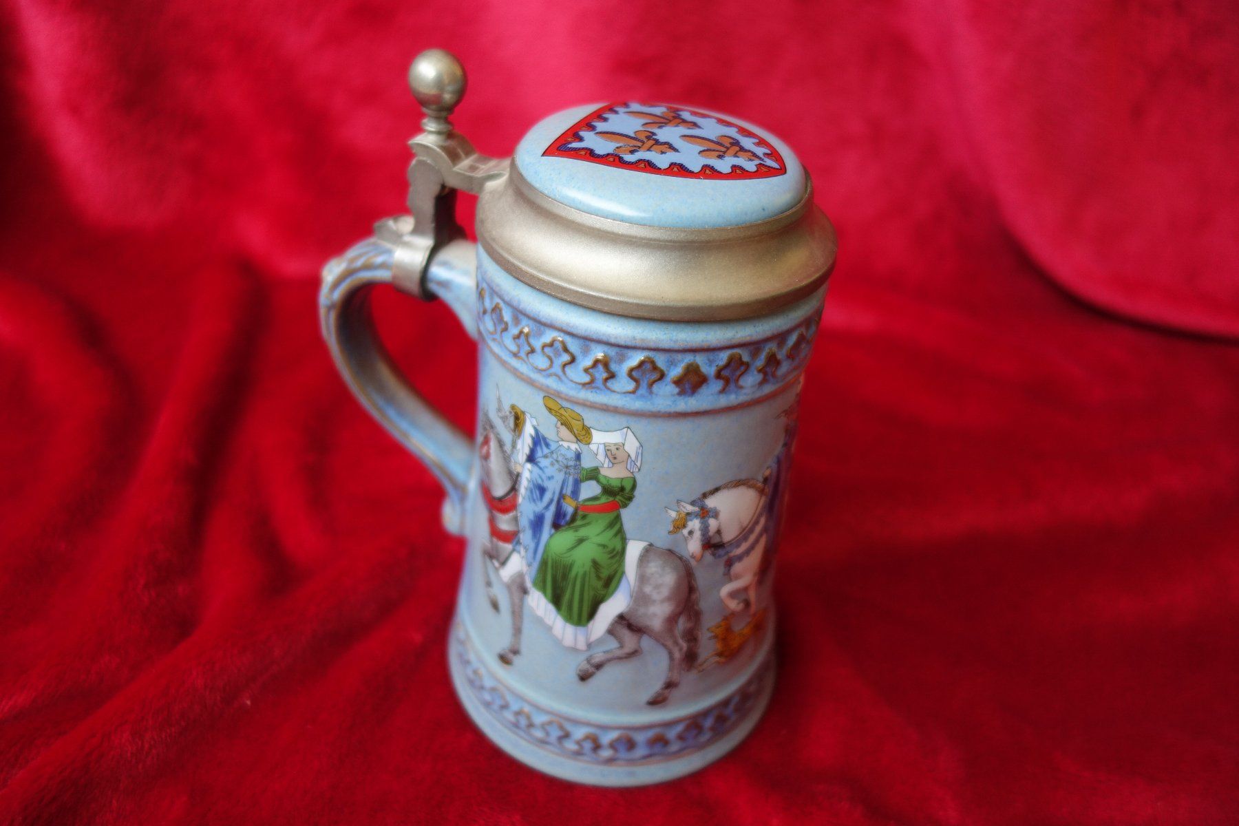 Bicchieri: Steingut-Bierkrug mit Zinndeckel / Chope à bière en grès – Usato da Cheseaux-Noréaz venduto da Towi