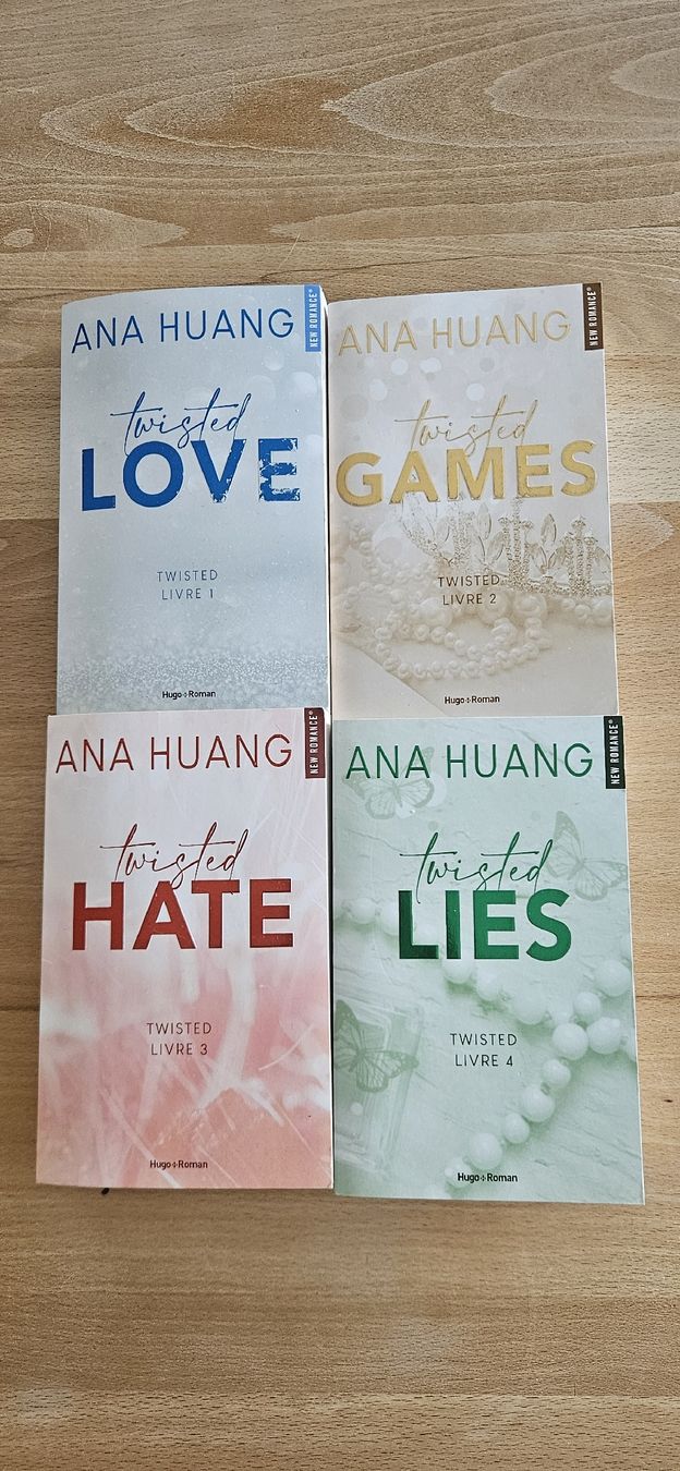 Libri: ANA HUANG TWISTED 1 à 4 – Usato da La Chaux-de-Fonds venduto da Gdx2