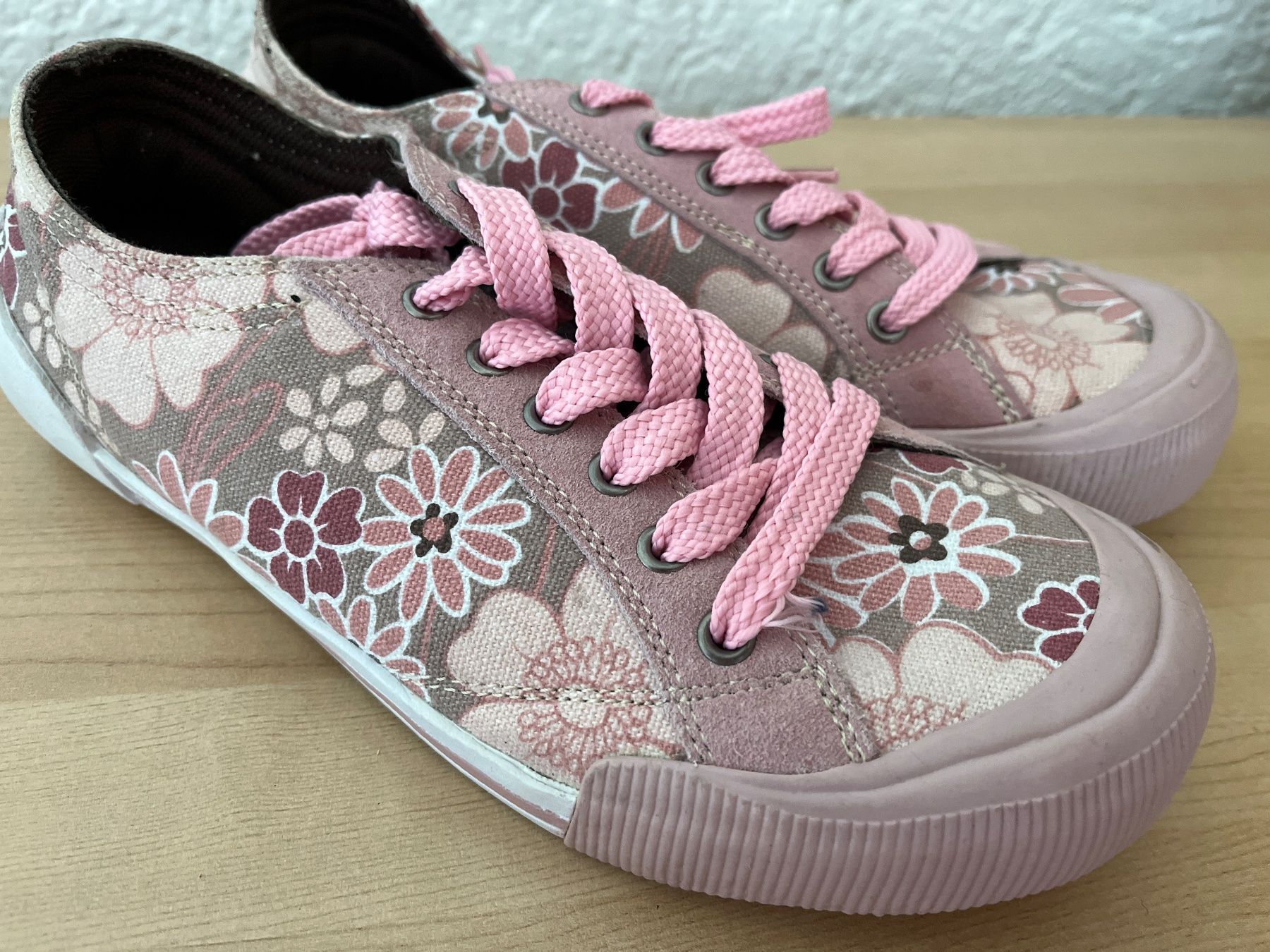 Scarpe da donna: Neue Rosa Blümchen Turnschuhe, Grösse 39 – Nuovo (secondo la descrizione) da Zürich venduto da 8825 5