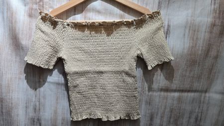 🎉 H&M Carmen Top gesmokt - S - Beige / Sand