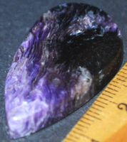 Cabochon L-2859 – Lila Charoit Edelstein 35X20mm