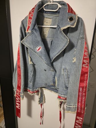 Oversize Damen Jeansjacke S/M – Destroyed Look mit roten Det