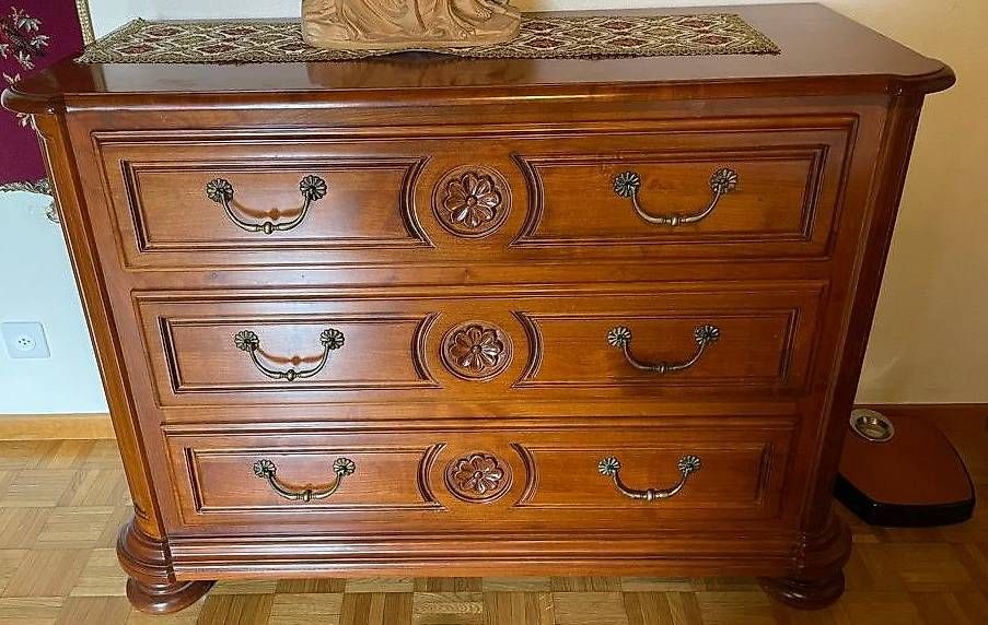 Letti: Komplettes massives Kirschbaum Schlafzimmer – Usato da naters venduto da yvi1965 1
