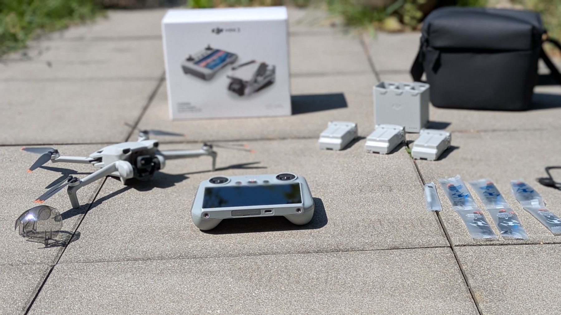 DJI RC Kits de montage: DJI Mini 3 Fly More Combo Drohne mit RC Controller – D'occasion à Wädenswil par Carpintero 1
