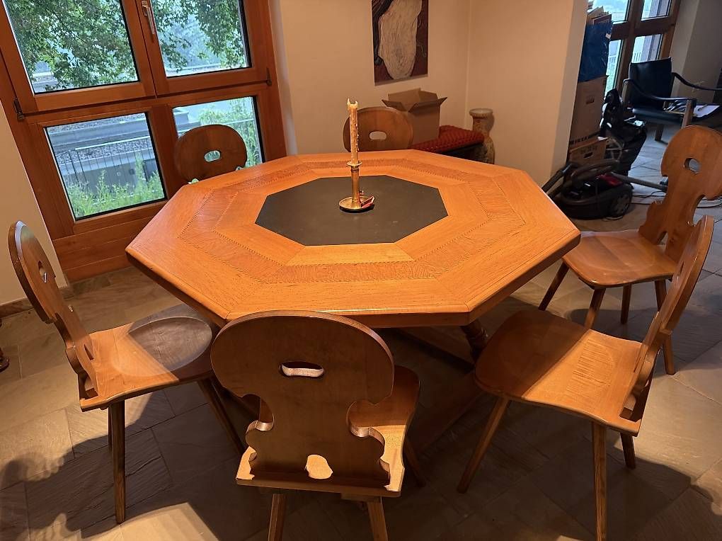 Set di tavolo e panche: Esstisch mit 6 Stabellen – Usato da Illnau venduto da mei_8cyp