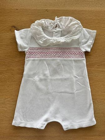 DOT Baby Jumpsuit weiss mit rosa und Rüschen, Gr 68/74