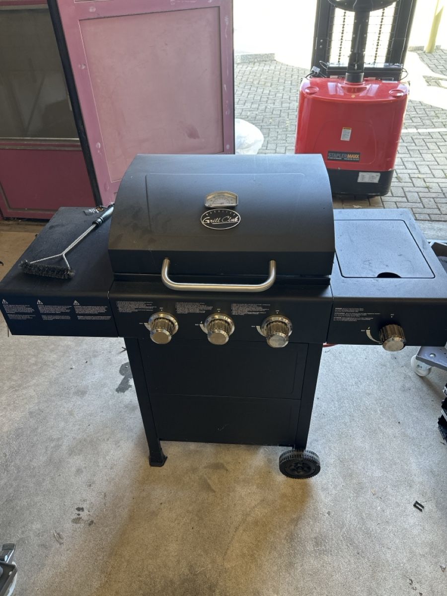 Griglie: Gasgrill 2 mal gebraucht  – Usato da Wegenstetten venduto da wel_8mv6