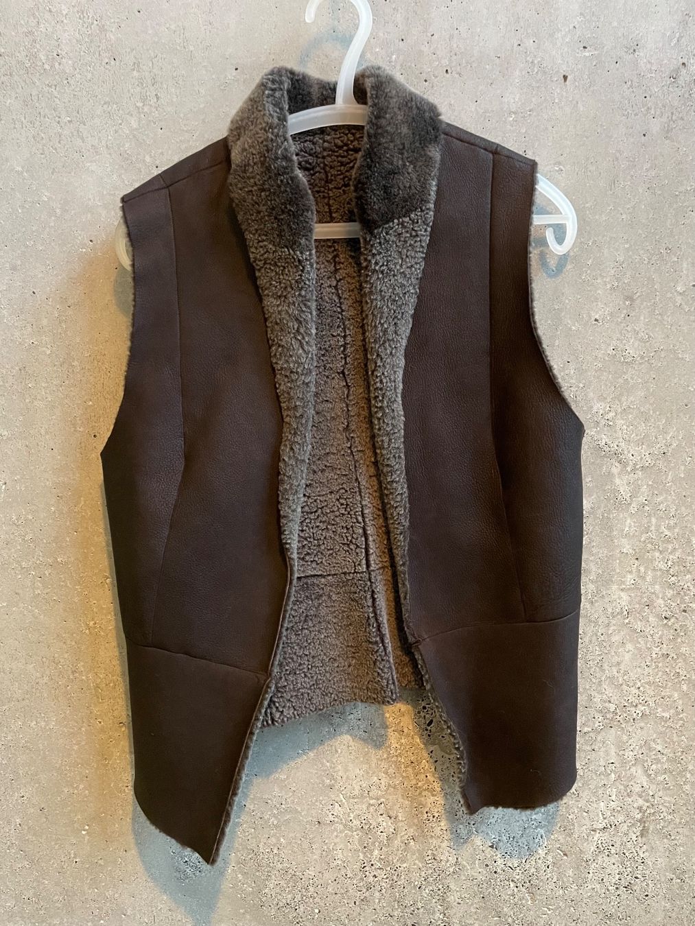 Gilets & Westen: Charlie Gilet schwarz – Gebraucht aus Bern von leokislig