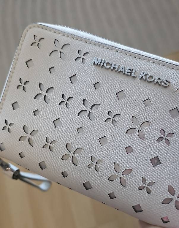 Michael Kors Borse: MICHAEL KORS Jet Set flat Case – Usato da Bern venduto da Ssra