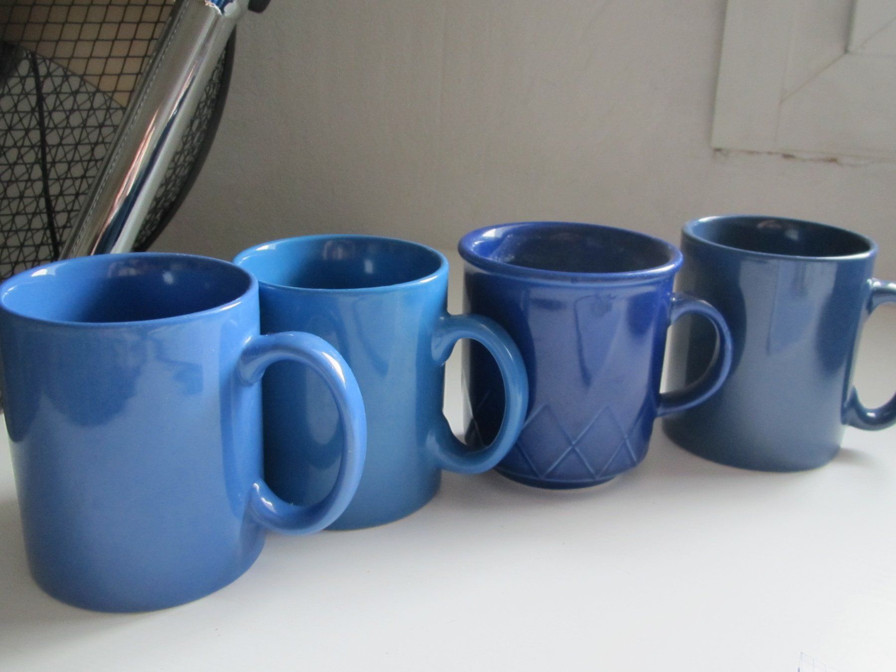 Piatti: 4 ASSIETTES NEUVES ,4 TASSES – Nuovo (secondo la descrizione) da Murten venduto da Selliot 1