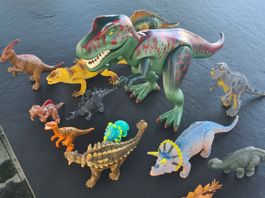 Dinos, u.a. Playmobil, Schleich, Bully