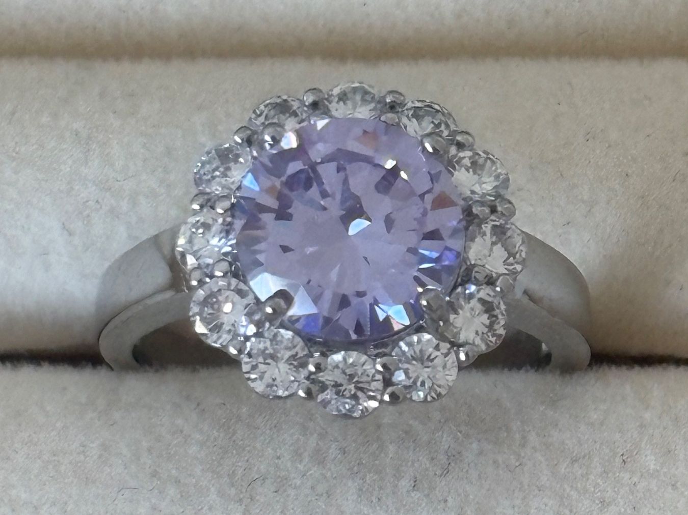 Anelli: Luxus Elegante Gr.19,5/9,5 Ring Farbe: Silber/Lilas – Nuovo (secondo la descrizione) da Biel-Bienne venduto da Roserosse13
