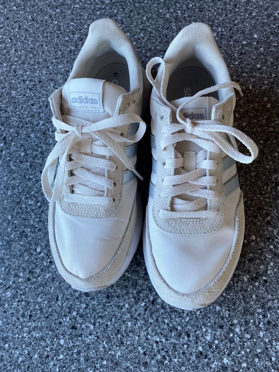 Adidas Damenschuhe: Adidas Sneaker – Gebraucht aus Chur von snow_white_blue