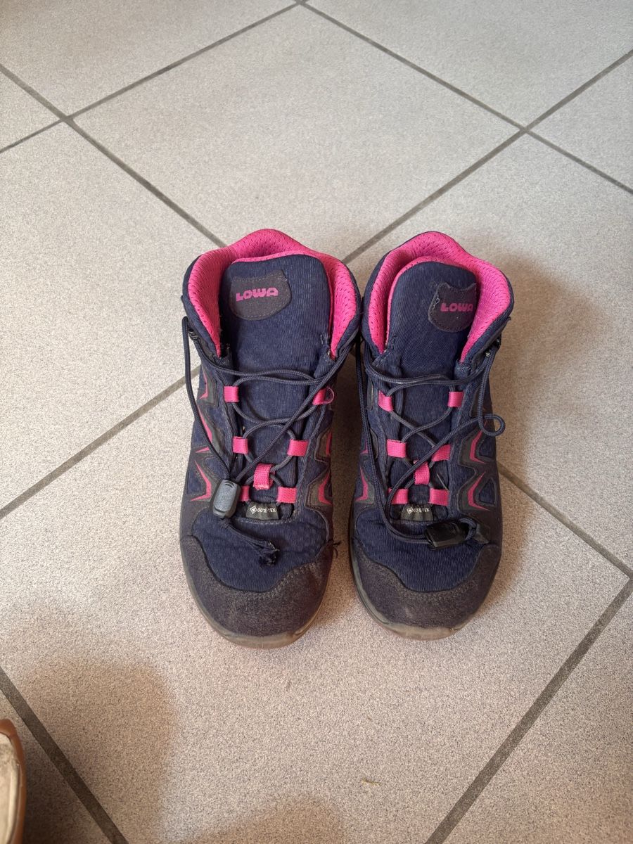 Lowa Schuhe für Jungen: Lowa Wanderschuhe Gr. 35  – Gebraucht aus Rafz von NuriaSophie