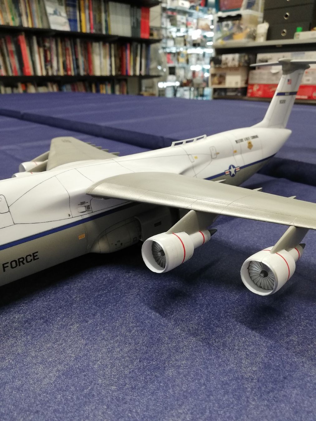 Modellbausätze & Standmodelle: Flugzeugmodell Lockheed C-5 Galaxy U.S. Air Force 1:144 – Gebraucht aus Luzern von Amenophis1 5