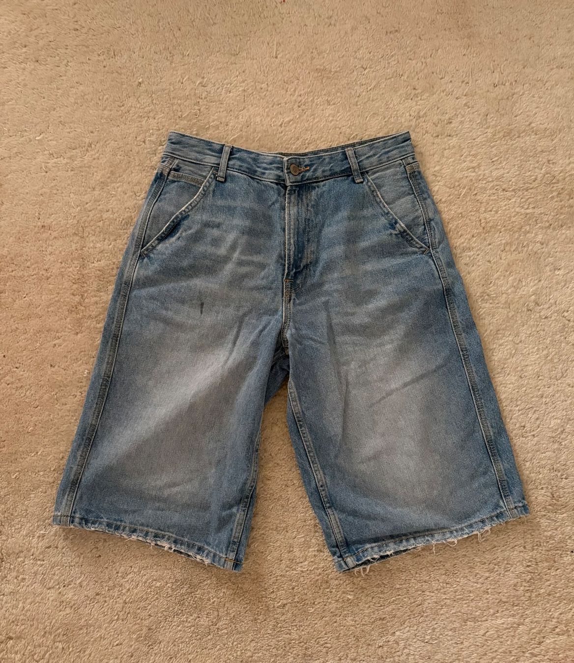 Bershka Jeans: Jort Bershka Bleu clair – Usato da Nidau venduto da smarties88