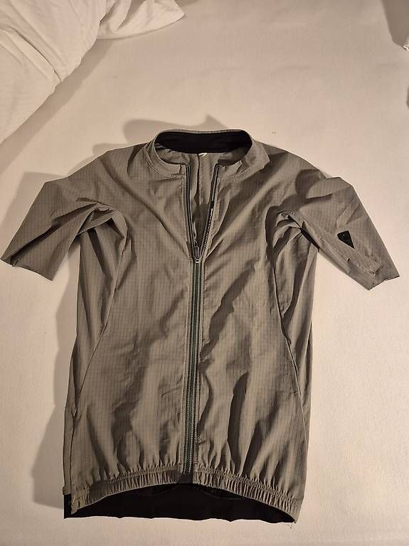 Canottiere & Pantaloni:  Q36.5 Gr.S Man dottore – Usato da Chur venduto da chrigebrunner