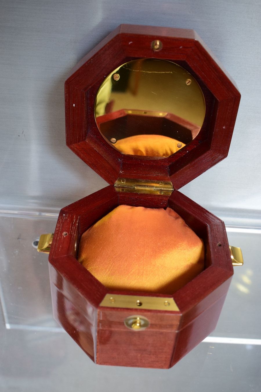 Scatole porta orologi: Ecrin pour montres en acajou-Uhren Schatule – Nuovo (secondo la descrizione) da St-Légier-Chiésaz venduto da Antichorloge