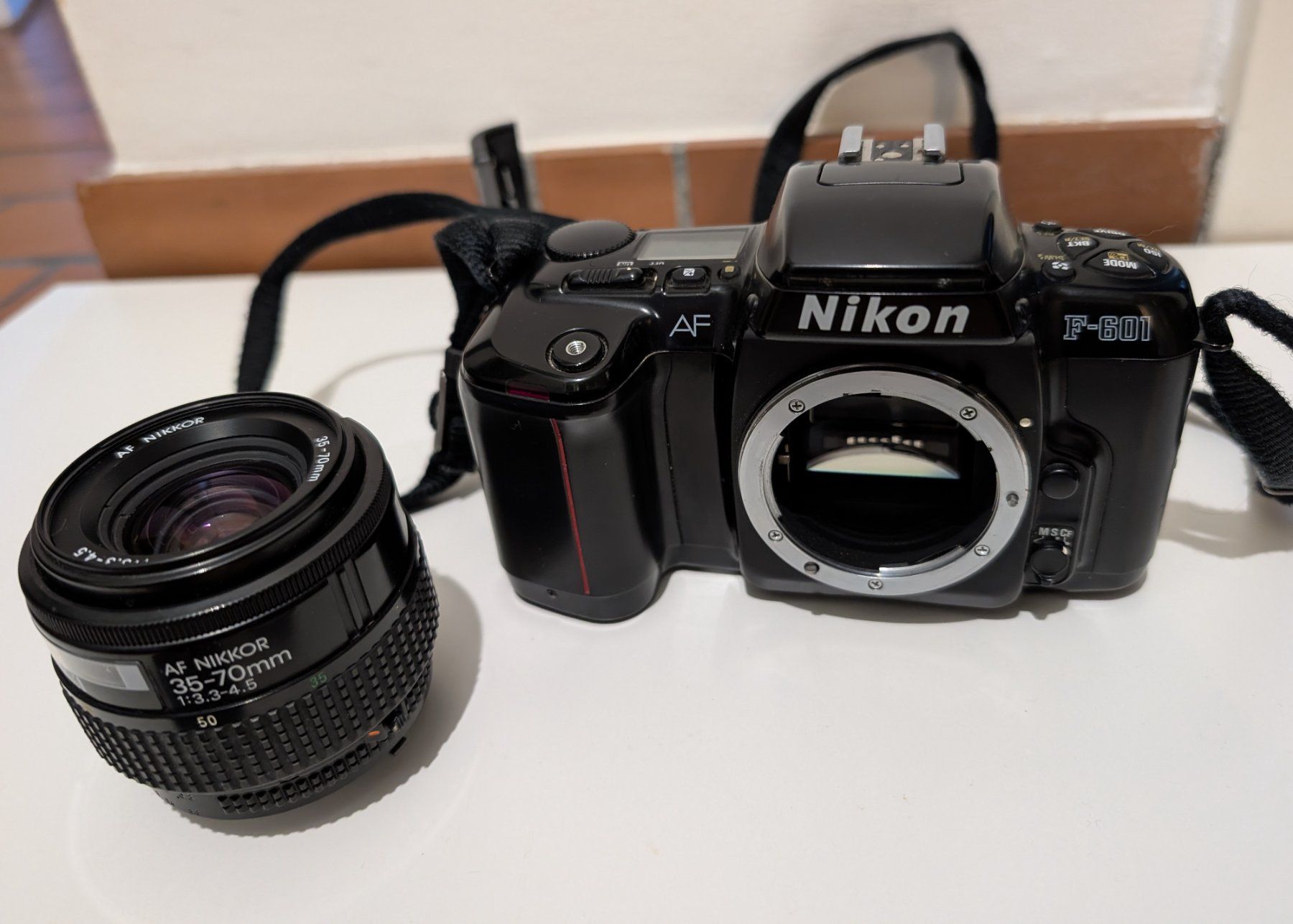 Nikon Fotocamera: Nikon F-601 Spiegelreflexkamera mit Objektiv – Difettoso da Pfaffhausen venduto da angliker 2