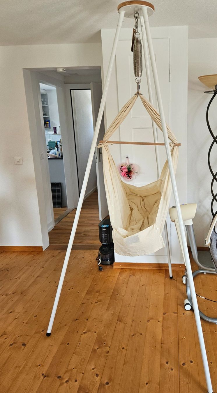 Sdraiette & Sdraiette a dondolo: Federwiege Baby mit Gestell beige – Usato da Uetikon am See venduto da Raro19