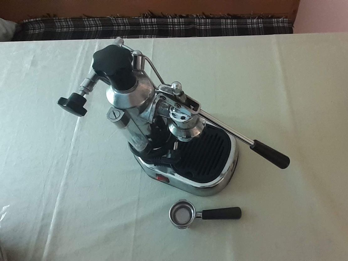 La Pavoni Machines à café & Machines à expresso: Espressomaschine La Pavoni Europiccola Chrom – D'occasion à Zürich par JoRuTu 1