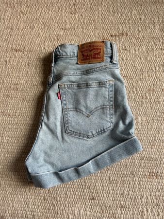 Levi's Shorts, Jeans-Shorts, hellblau, Gr. 25, neuwertig