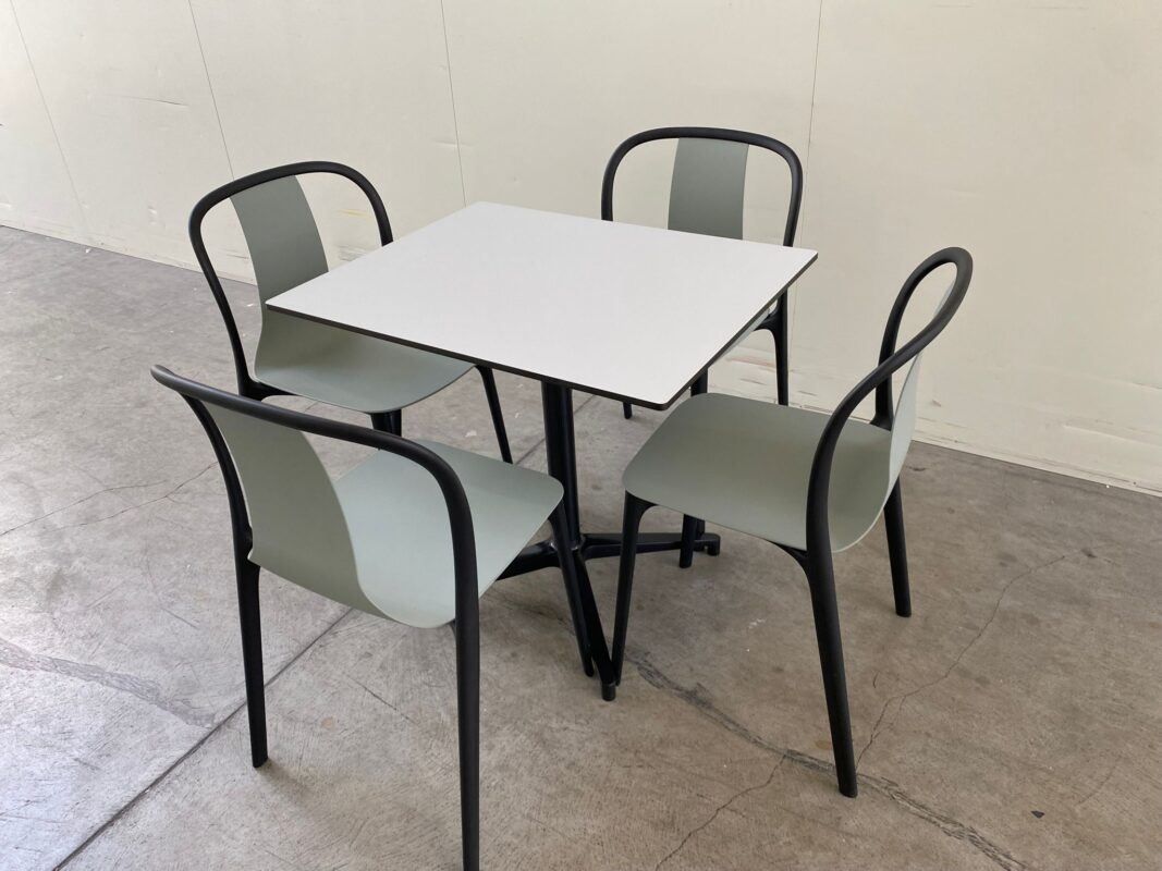 Tischset: Bistro Tisch und Stühle von Vitra – Gebraucht aus St. Gallen von MSMoebelhandel 4