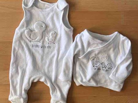 Baby Strampler und Puli weiss Grösse 62