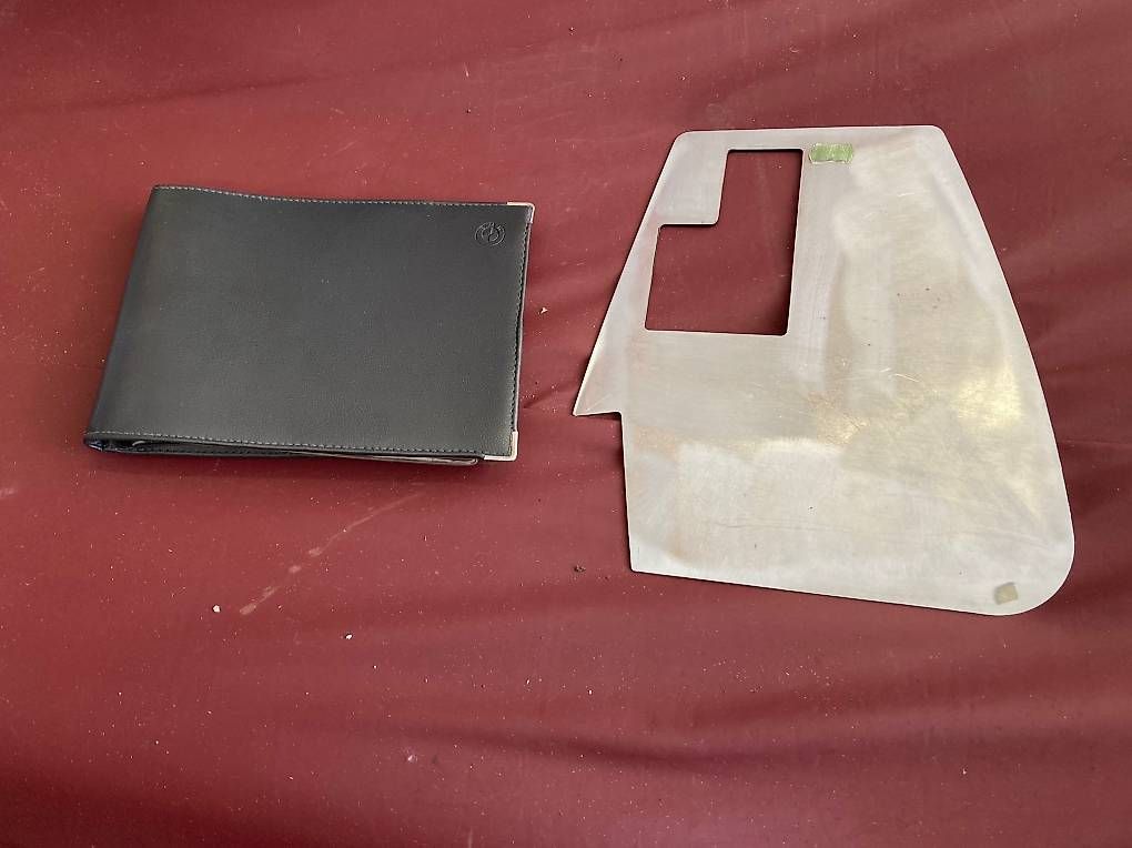 Tutti pezzi di ricambio auto: Schaltkulisse original BMW E32 7er 750,740 – Usato da Fischbach-göslikon venduto da Trinity16 1