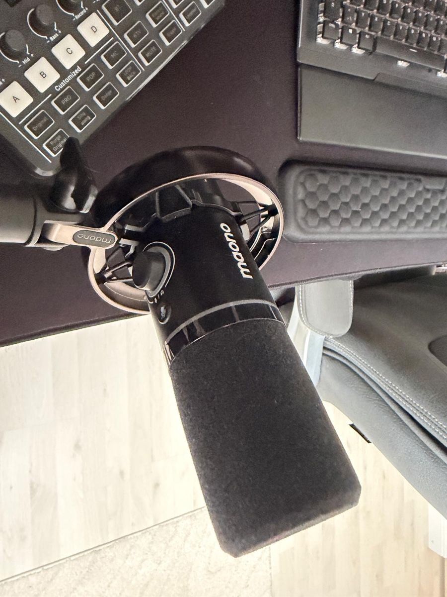 PCs: Komplettes Gaming Setup mit Tisch – Neu (gemäss Beschreibung) aus Matzingen von nicole.zlf 1